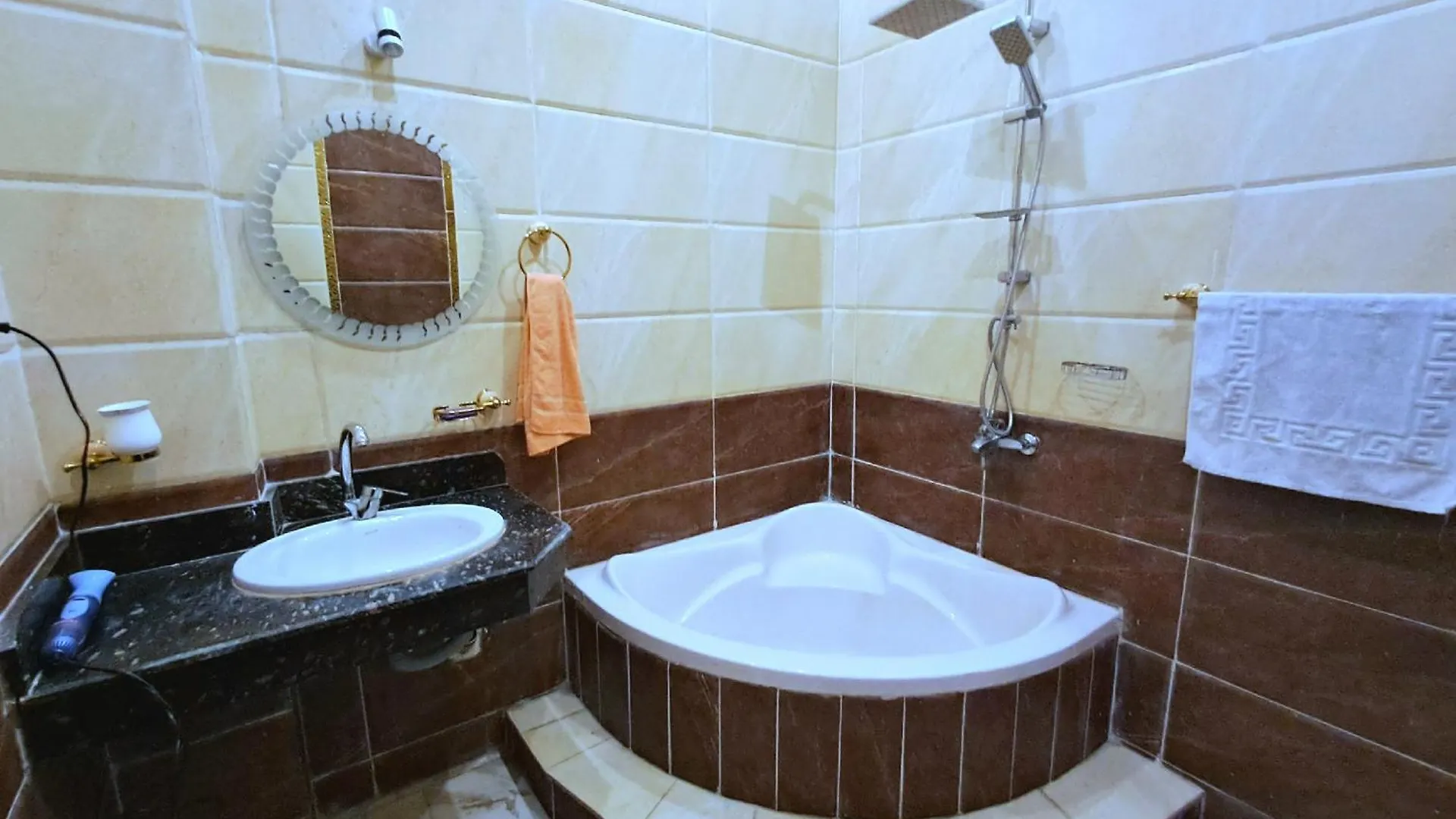 Al-Fayrouz Palace Apartment Λούξορ