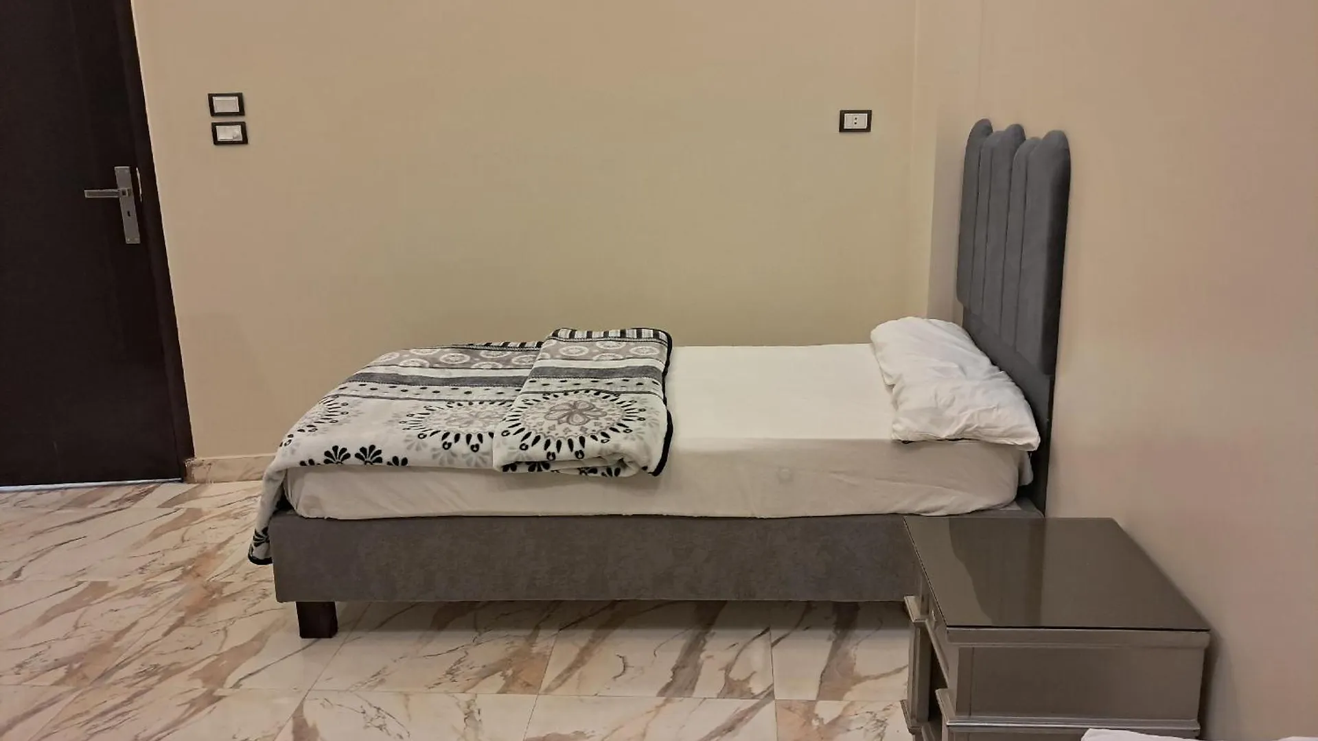 Al-Fayrouz Palace Apartment Λούξορ